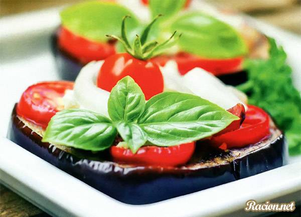 Рецепт Баклажаны, запеченные с помидорами и сыром