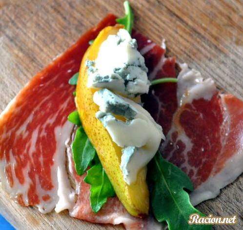 Праздничная закуска с грушами и мясом Праздничная закуска с грушами и мясом