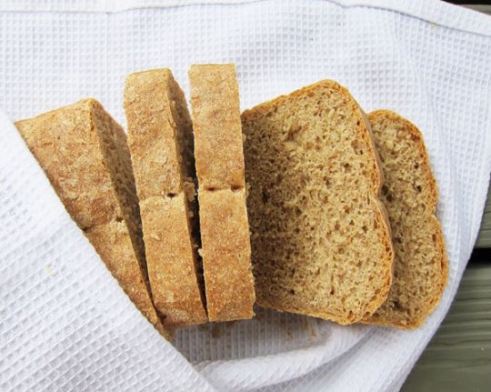 Домашний квас на пшеничном хлебе
