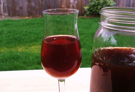 Рецепт Домашнее вино из черной смородины. Приготовление 

блюда