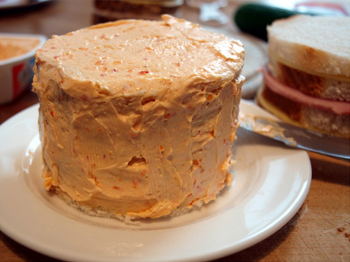 Бутербродный торт с ветчиной и сливочным сыром