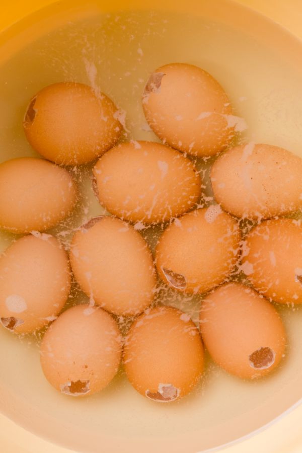 Пасхальные яйца с бисквитной начинкой