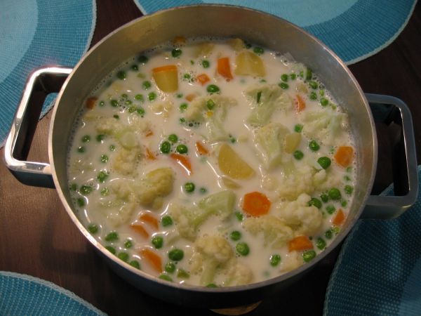 Летний финский суп с ореховым молоком (Kesakeitto)