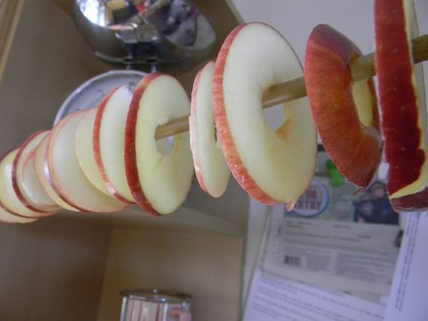 Полезные яблочные "чипсы" (сушка)