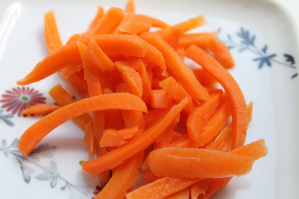 Рулет из лаваша с морковкой, шпинатом и эдамаме