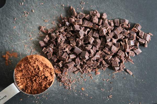 Шоколадное какао с миндальным молоком