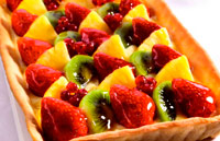Классический фруктовый тарт с клубникой с ягодами
