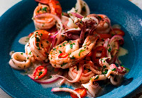 Приготовление Итальянский салат с кальмарами и креветками блюда