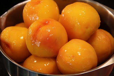 Самбук с персиками