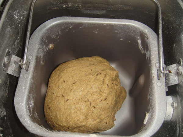 Ржаной хлеб в хлебопечке с кофе и тмином