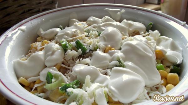 Салат из кукурузы и ананасов Салат из кукурузы и ананасов