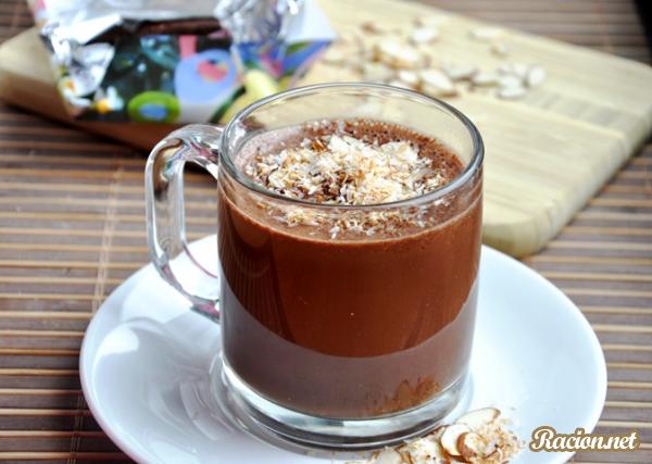 Горячий шоколад с миндалем и кокосом