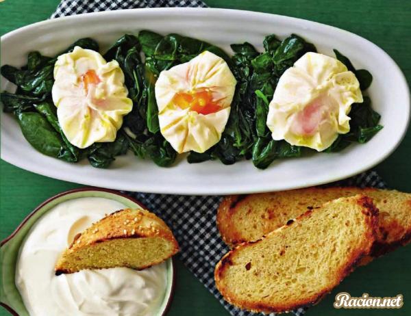 Рецепт Яйца-пашот на шпинатной подушке. Приготовление 

блюда