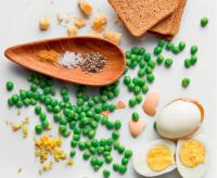 Тосты с яйцом и зелёным горошком