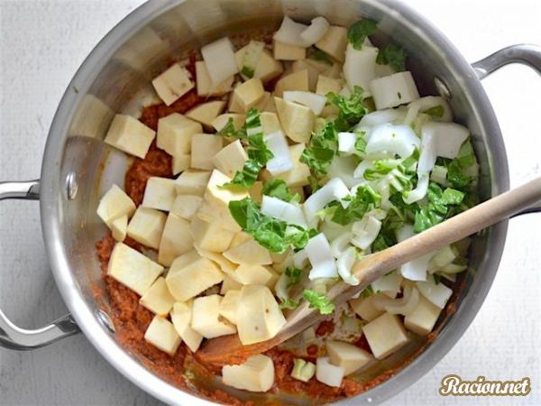Тайский овощной суп карри