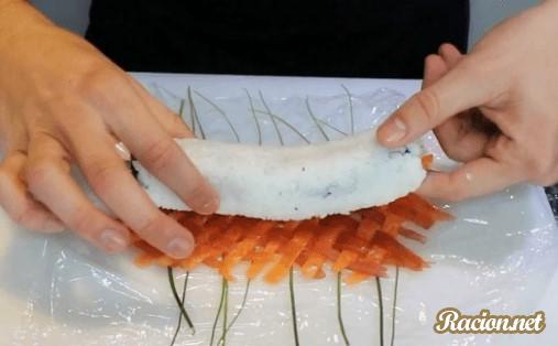 Суши ролл с лососем и тунцом