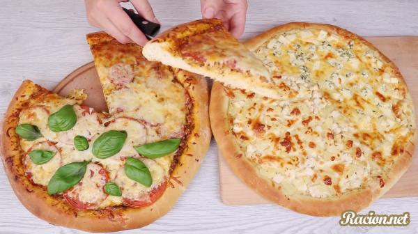 Пицца с соусом и сыром