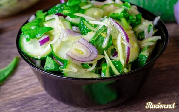 Рецепт Свежий салат кабачки огурцы лук. Приготовление 

блюда